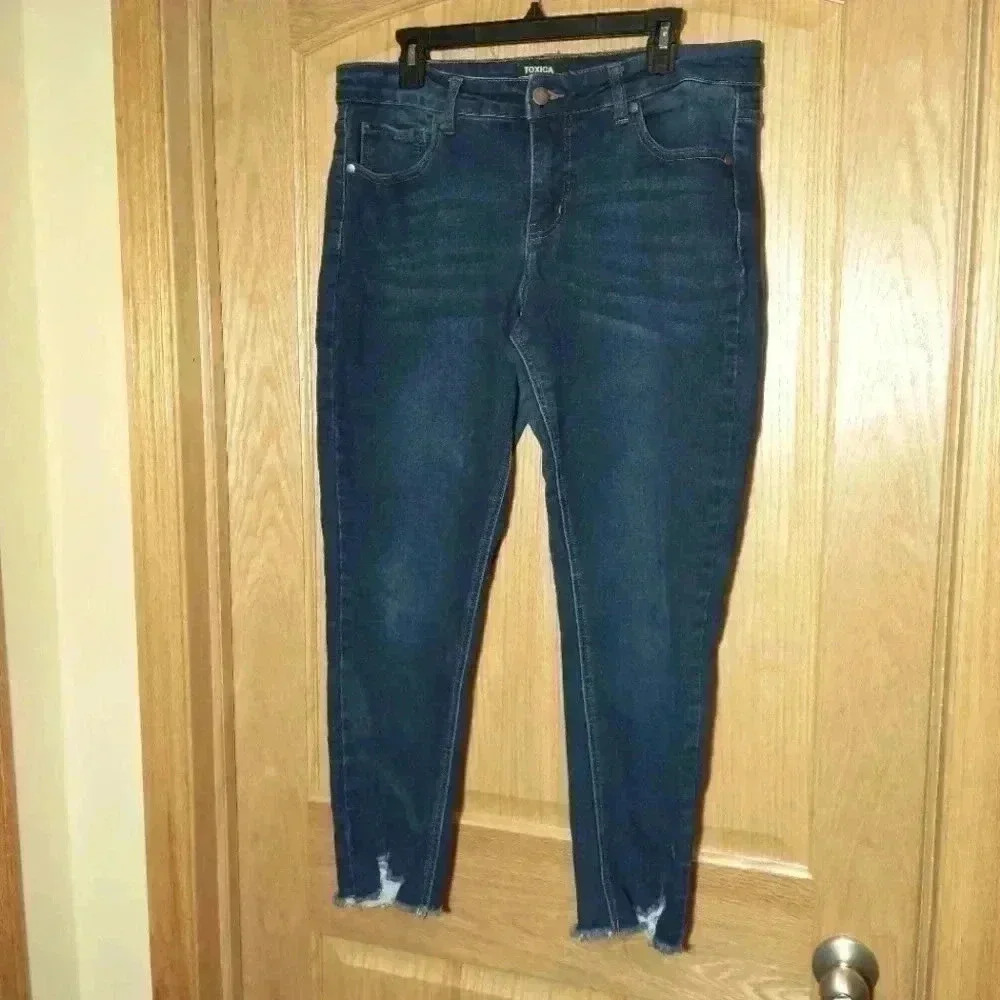 Toxica women's size 14 blue distressed raw hem